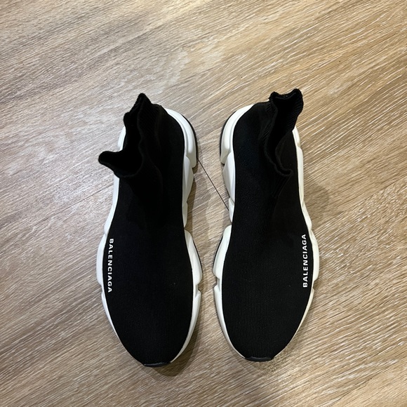 Balenciaga: SPEED RECYCLED KNIT SNEAKER IN BLACK/WHITE - Picture 5 of 10